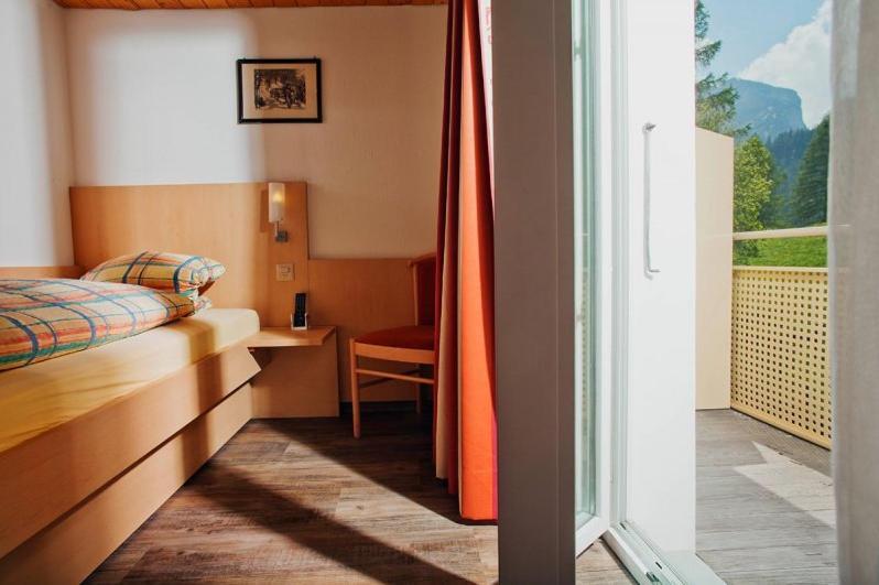 Hotel Des Alpes Kandersteg Pokoj fotografie