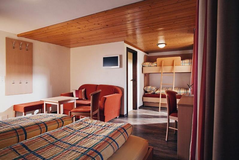 Hotel Des Alpes Kandersteg Pokoj fotografie
