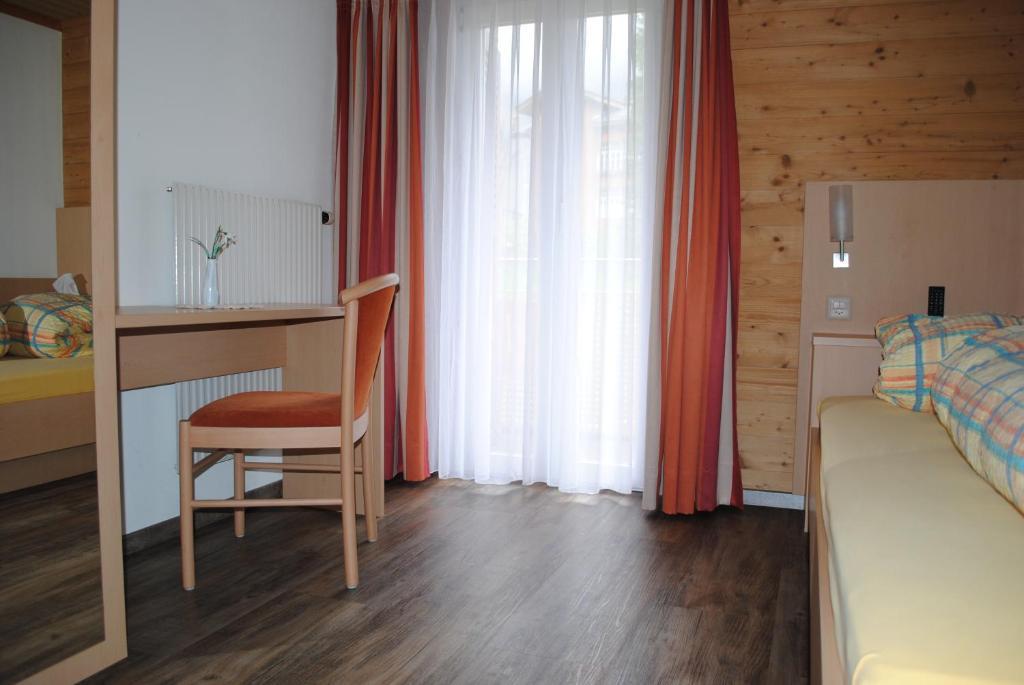 Hotel Des Alpes Kandersteg Pokoj fotografie