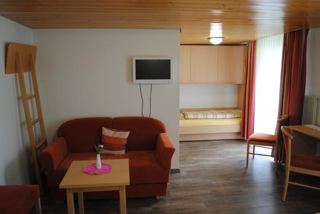 Hotel Des Alpes Kandersteg Pokoj fotografie