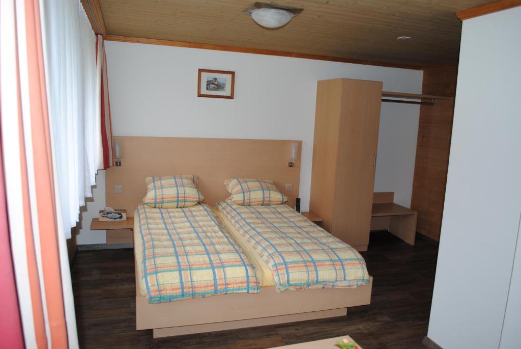 Hotel Des Alpes Kandersteg Pokoj fotografie