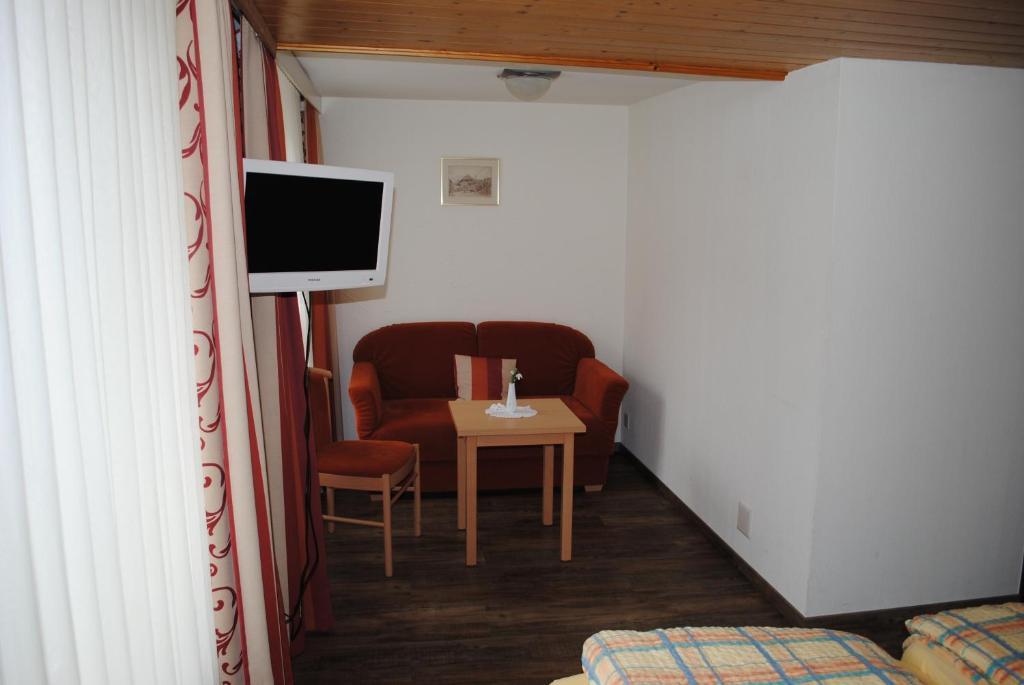 Hotel Des Alpes Kandersteg Pokoj fotografie